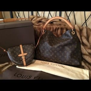 AUTHENTIC LOUIS VUITTON ARTSY MM BAG MADE IN USA💋